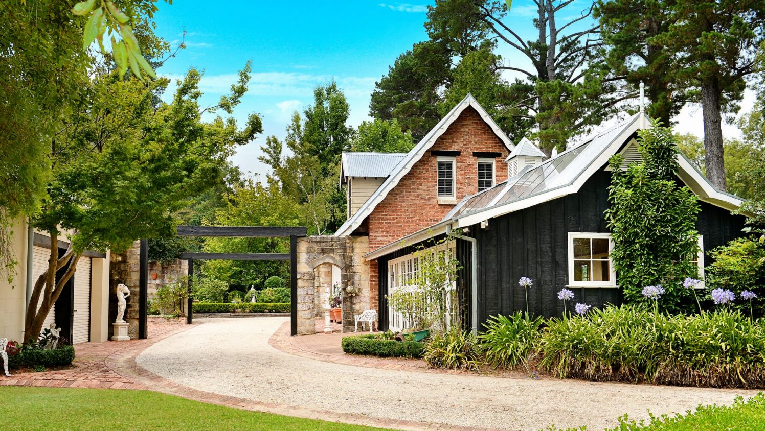 How the Highlands Climate Affects Exterior Paint (and What to Do About It)